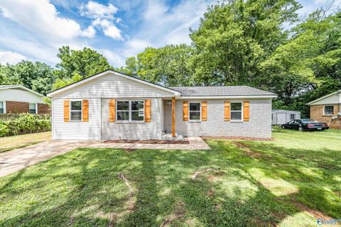 Photo of 3005 Kirkland Drive, Huntsville, AL 35810 (MLS # 21919495)
