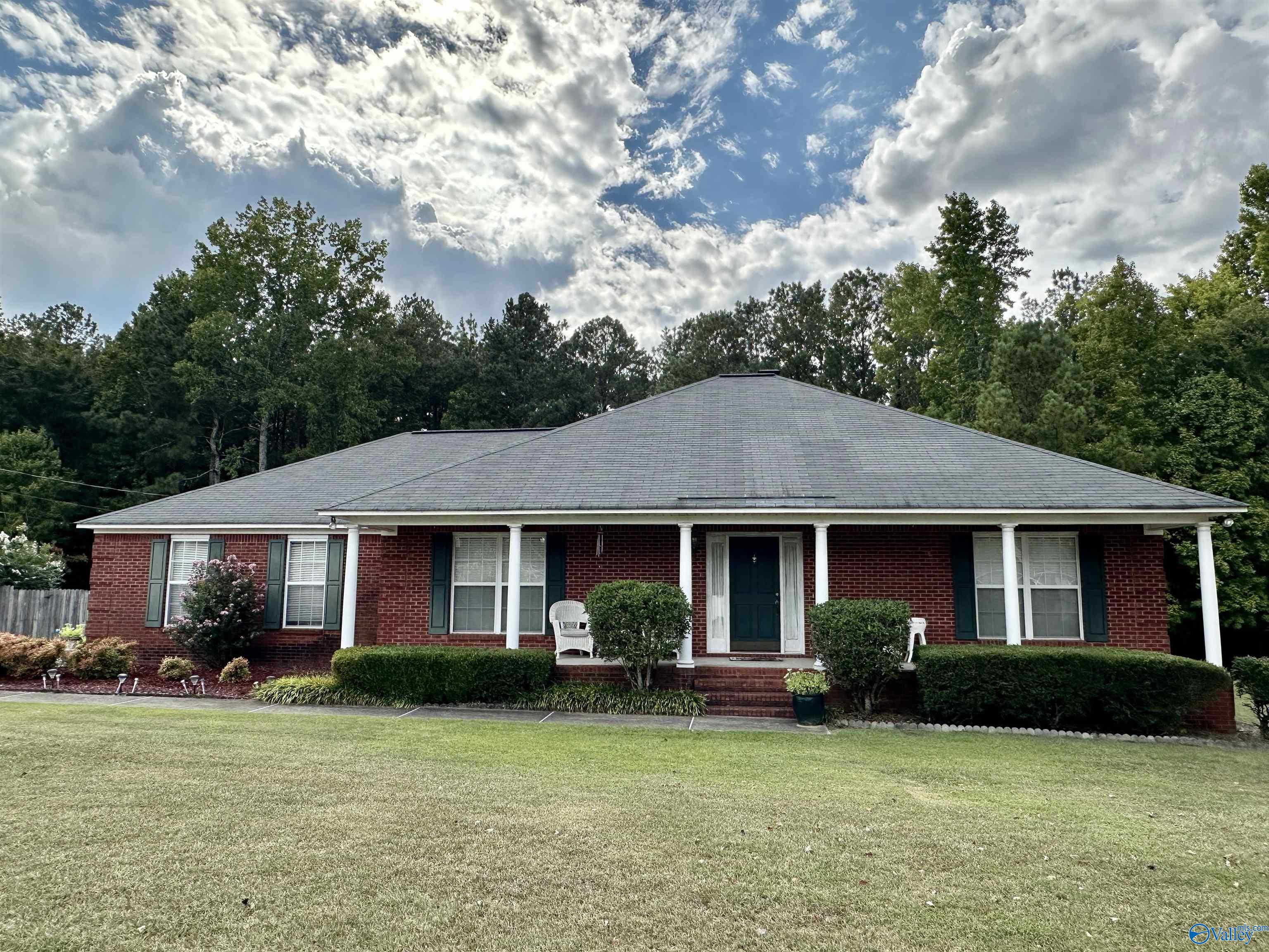 104 Cumberland Lane, Rainbow City, Alabama image 1