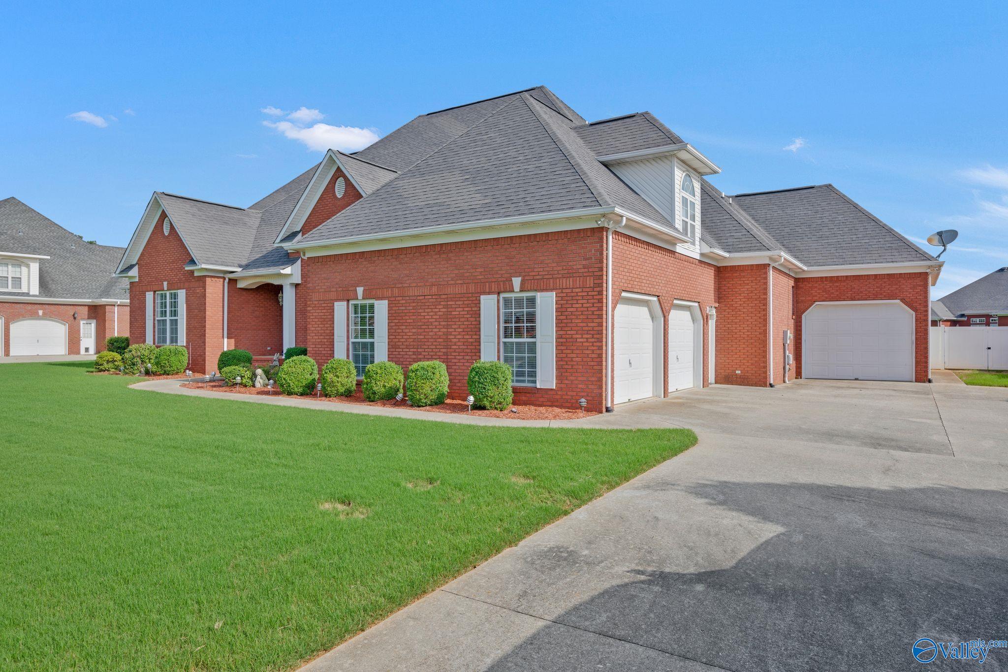 27783 Kim Drive, Harvest, Alabama image 2