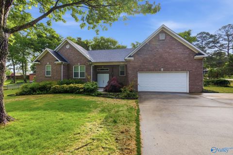 Photo of 3326 Valley Forge Road, Decatur, AL 35603 (MLS # 21916867)