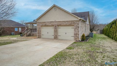 102 Compass Hill Circle Toney AL 35773