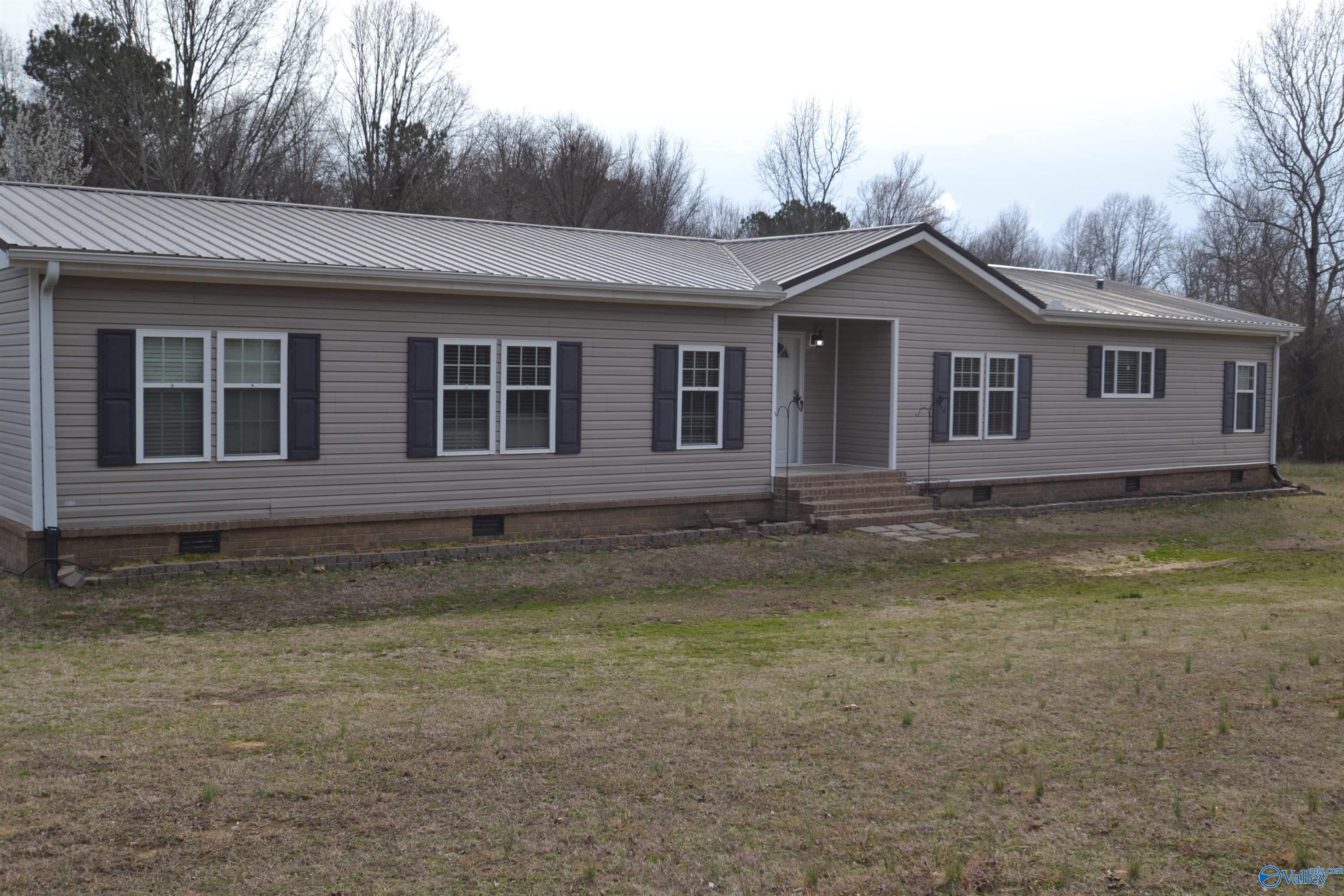 370 Mount Carmel Drive, Guntersville, Alabama image 2