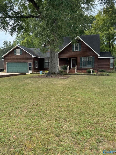 Homes For Sale - 100 Glenn Drive<br/> Moulton, AL 35650