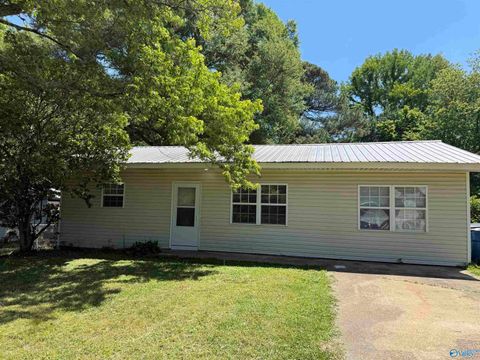 Photo of 38 10th Street NW, Arab, AL 35016 (MLS # 21917113)