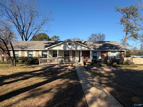 Homes For Sale - 1303 Club View Drive<br/> Huntsville, AL 35816