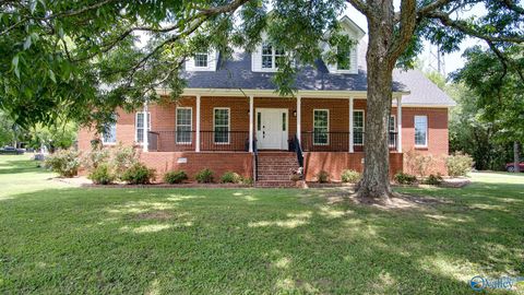 Homes For Sale - 102 Rockhaven Drive<br/> Guntersville, AL 35976