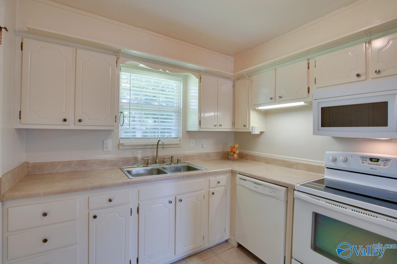 2404 Yorkshire Circle, Huntsville, Alabama image 13
