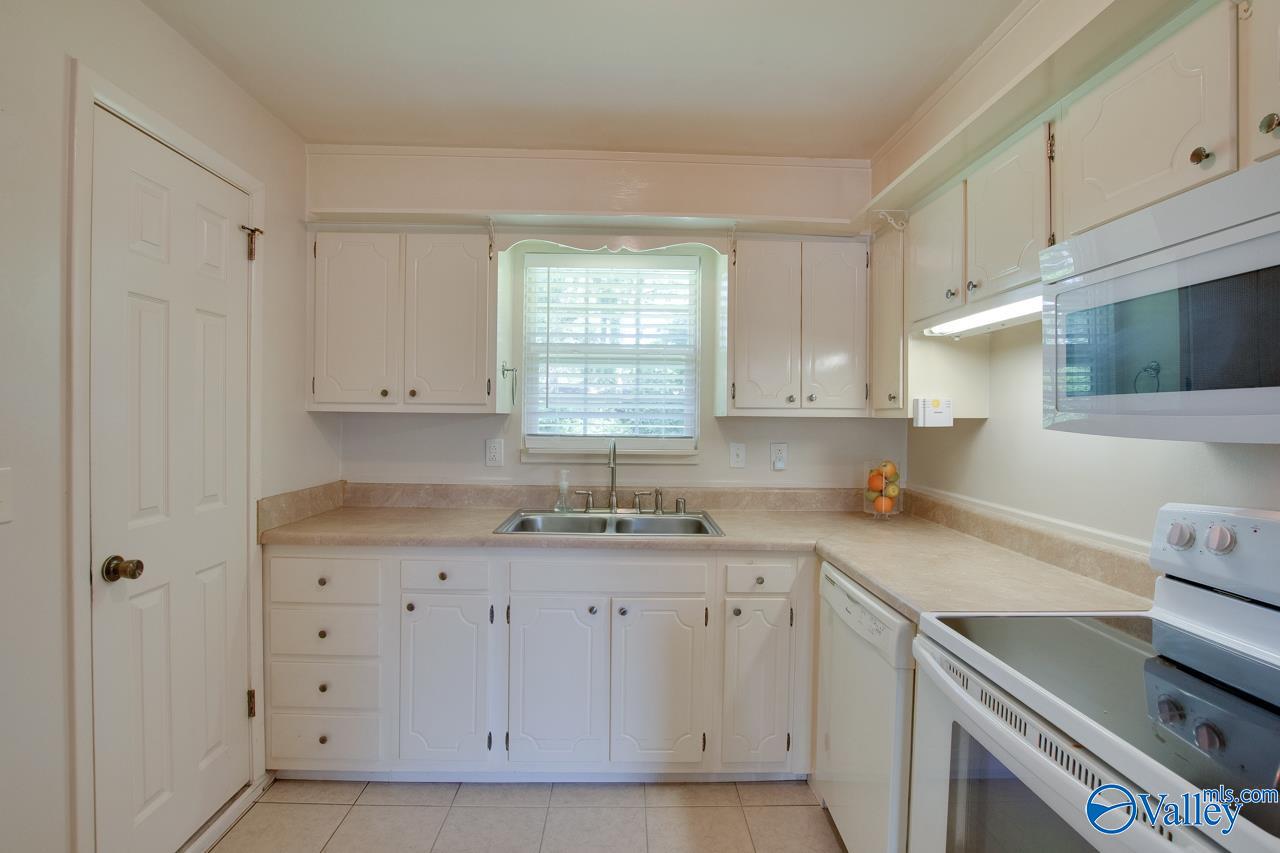 2404 Yorkshire Circle, Huntsville, Alabama image 15