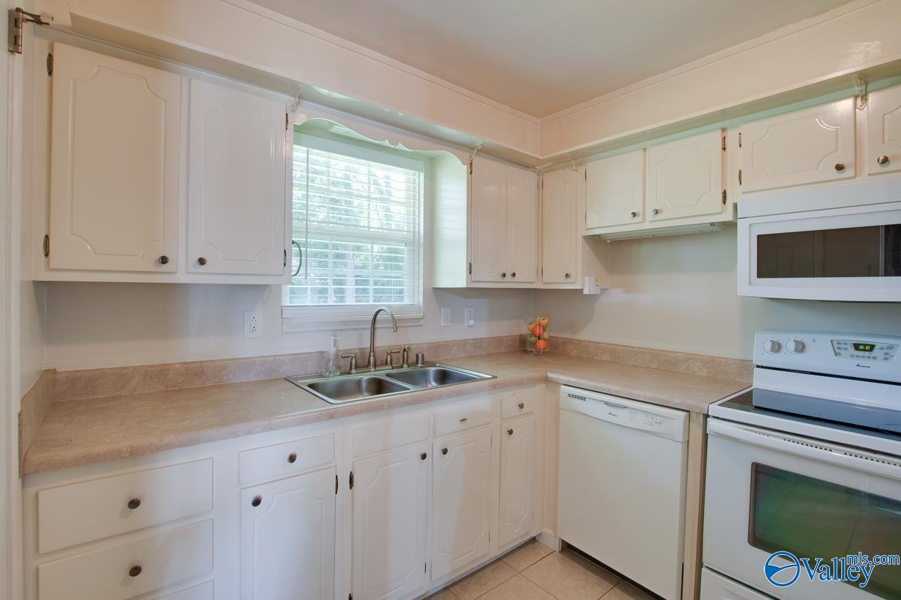 2404 Yorkshire Circle, Huntsville, Alabama image 18