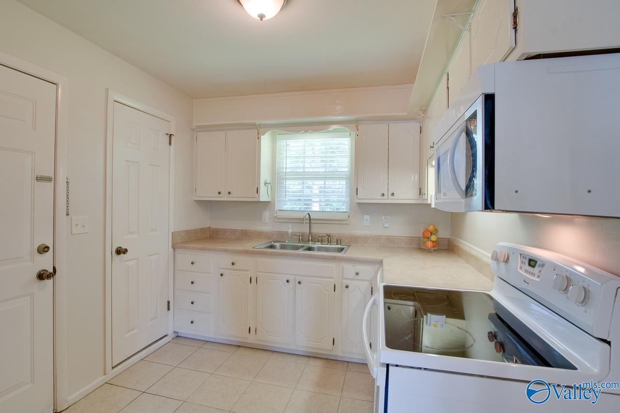 2404 Yorkshire Circle, Huntsville, Alabama image 14