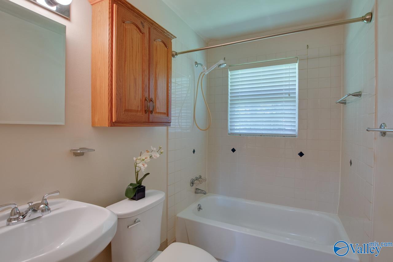 2404 Yorkshire Circle, Huntsville, Alabama image 22
