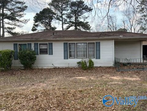 Photo of 1507 16th Avenue SE, Decatur, AL 35601 (MLS # 21911550)