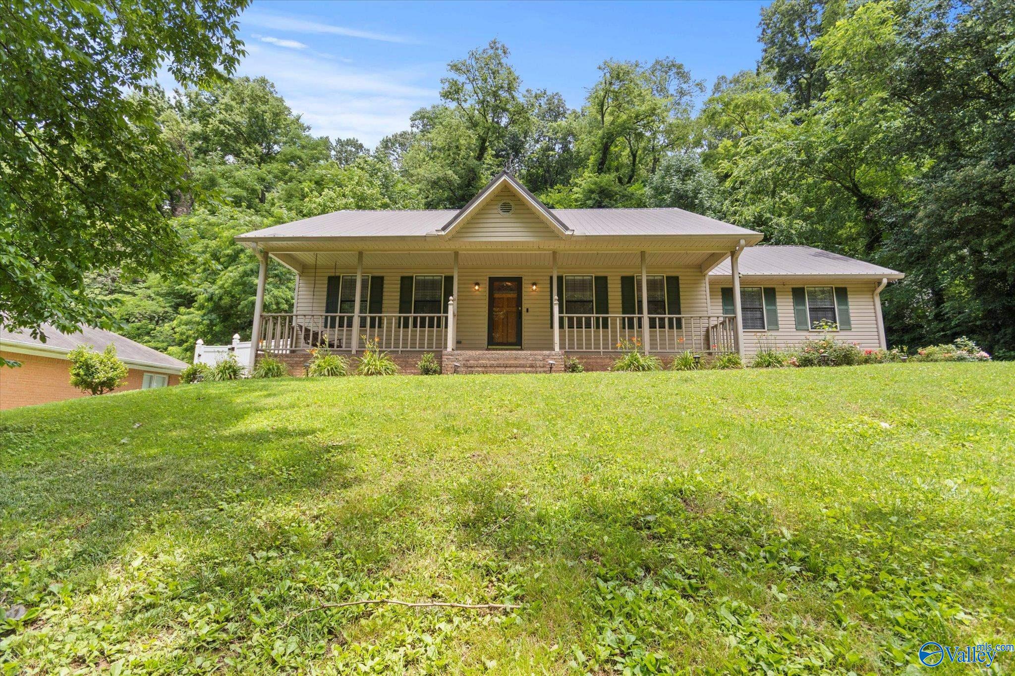 1620 Lusk Street, Guntersville, Alabama image 3