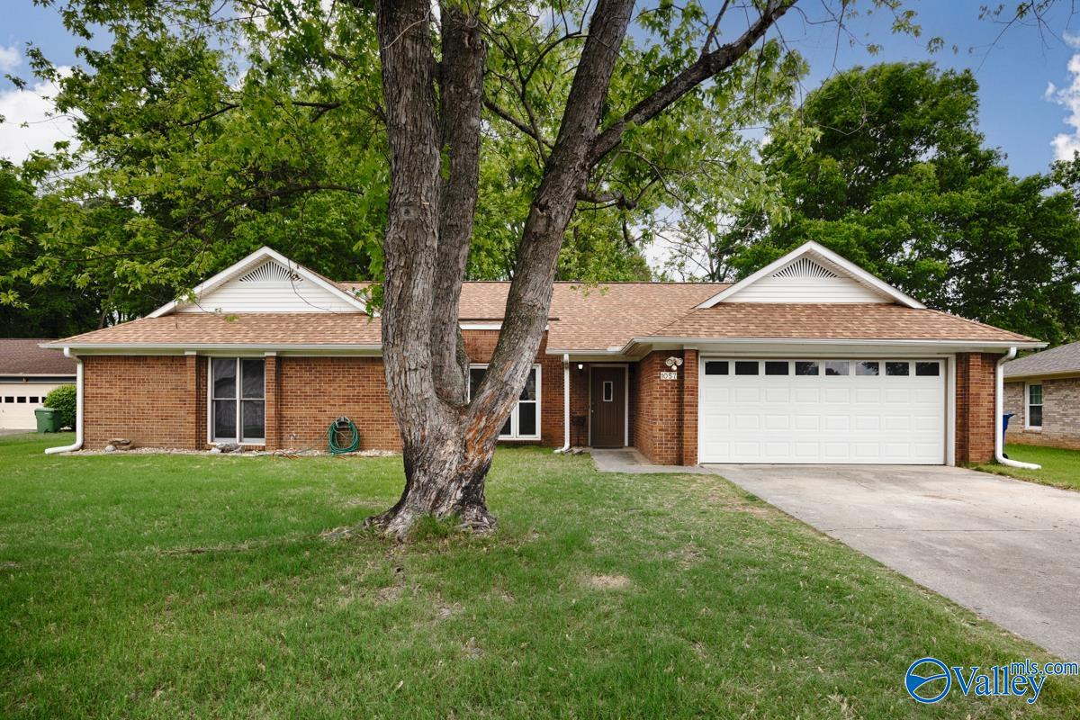 1057 Teenajo Drive, Huntsville, Alabama image 1