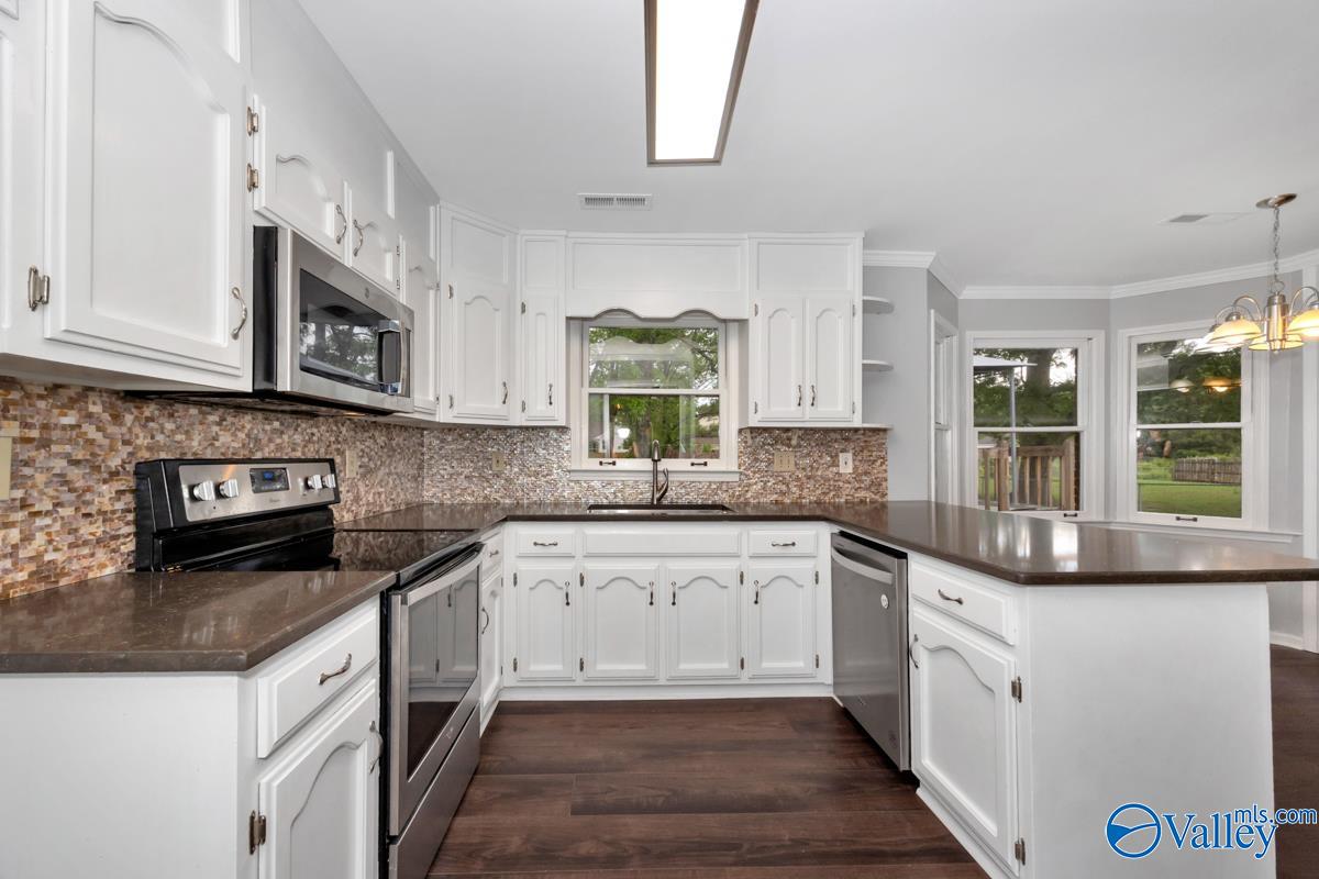 1057 Teenajo Drive, Huntsville, Alabama image 2