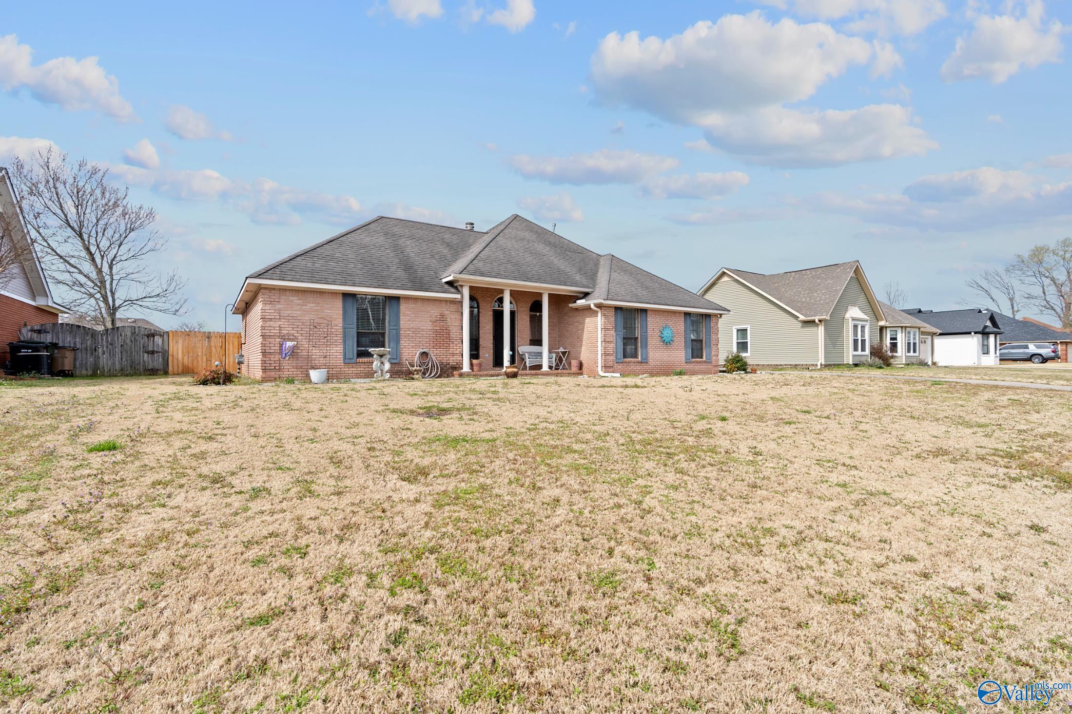 1733 Nottingham Drive, Decatur, Alabama image 2