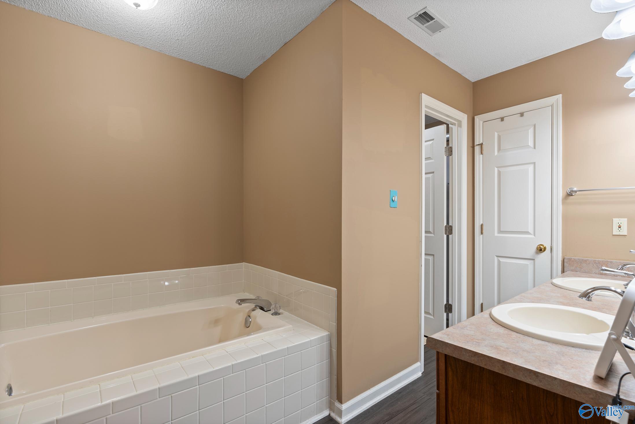 1733 Nottingham Drive, Decatur, Alabama image 12