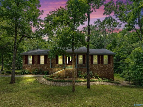Homes For Sale - 718 Versailles Drive<br/> Huntsville, AL 35803