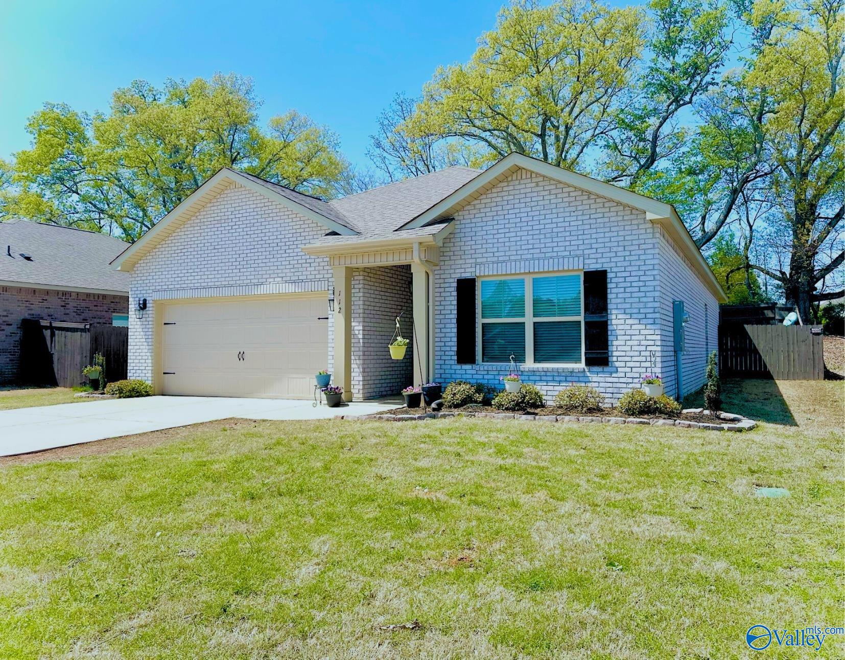 112 Canonbury Drive, New Market, Alabama image 1