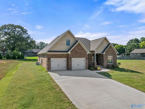 Homes For Sale - 215 Dogwood Drive<br/> Rogersville, AL 35652