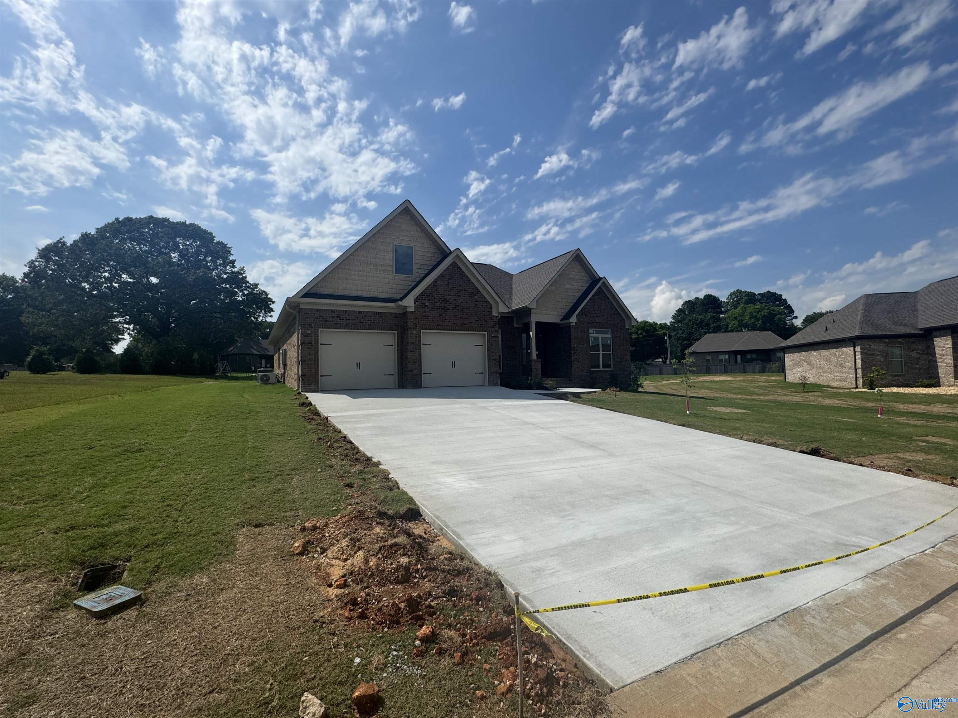 215 Dogwood Drive, Rogersville, Alabama image 3