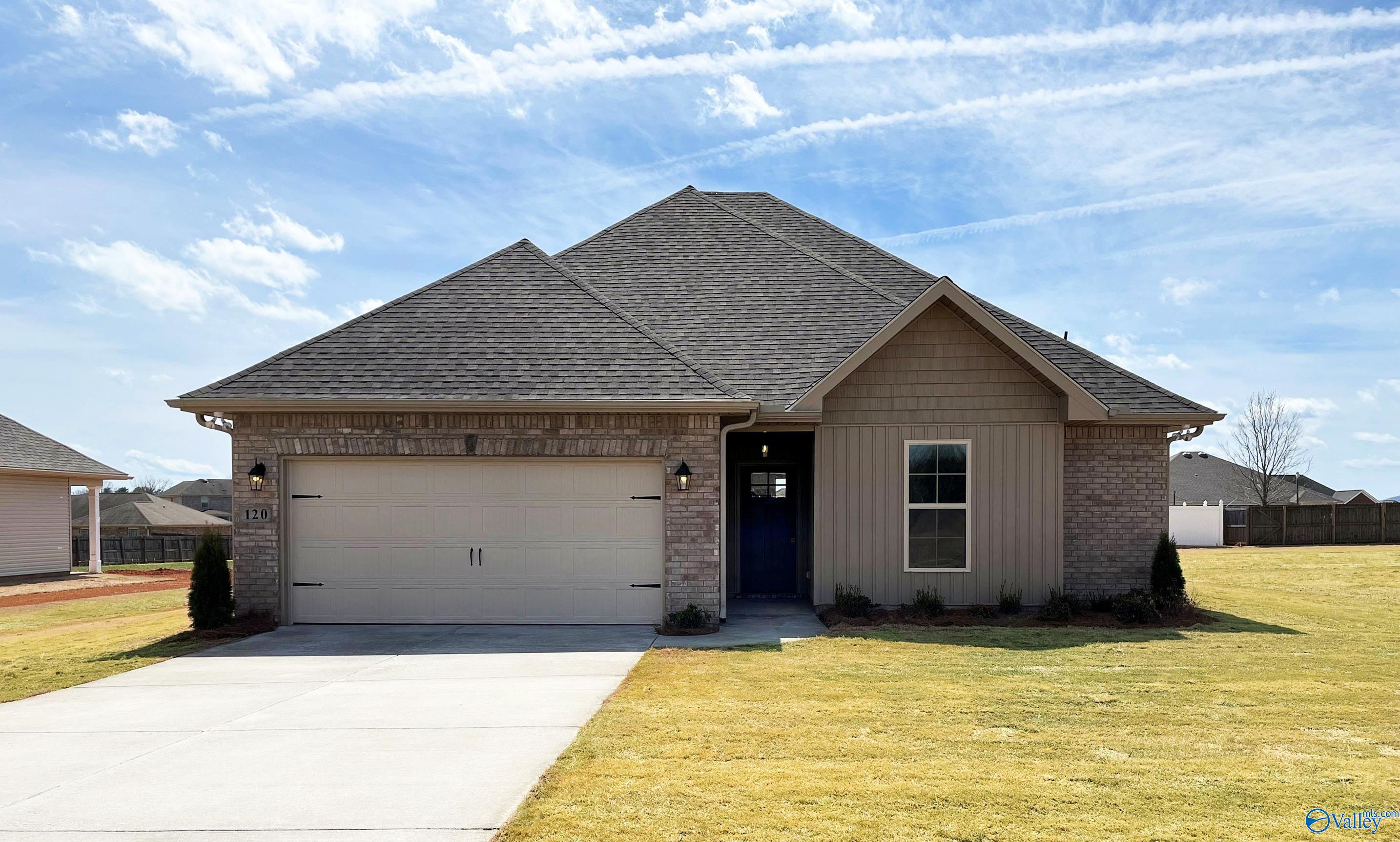 120 Parvin Way Drive, Hazel Green, Alabama image 1