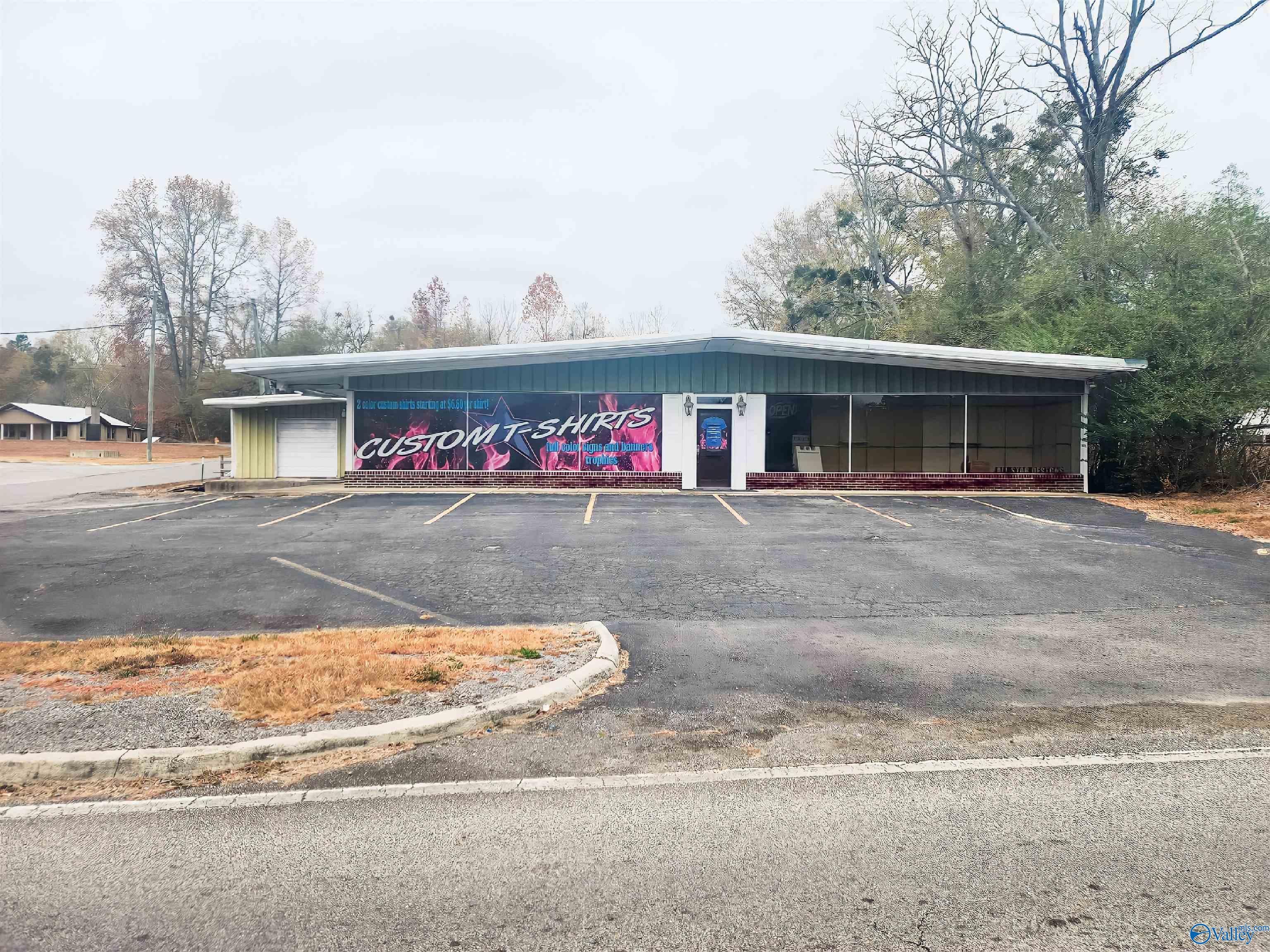 Photo 1 of 18 — 218 S Brindlee Mountain Parkway, Arab, AL 35016