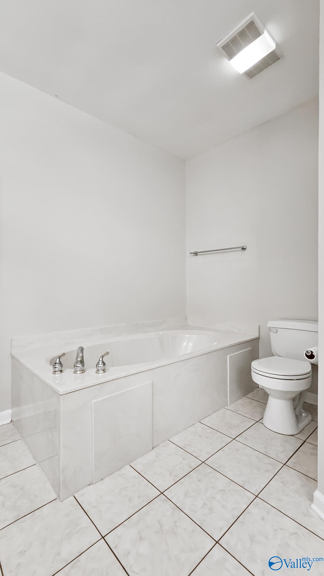 9568 Hawkins Drive, Athens, Alabama image 16
