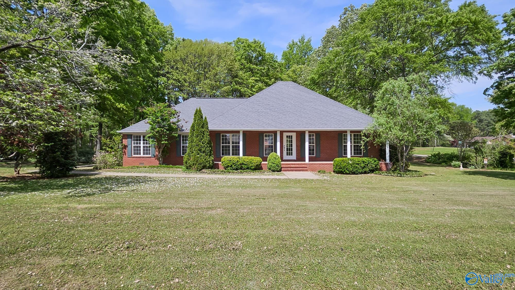 9568 Hawkins Drive, Athens, Alabama image 1