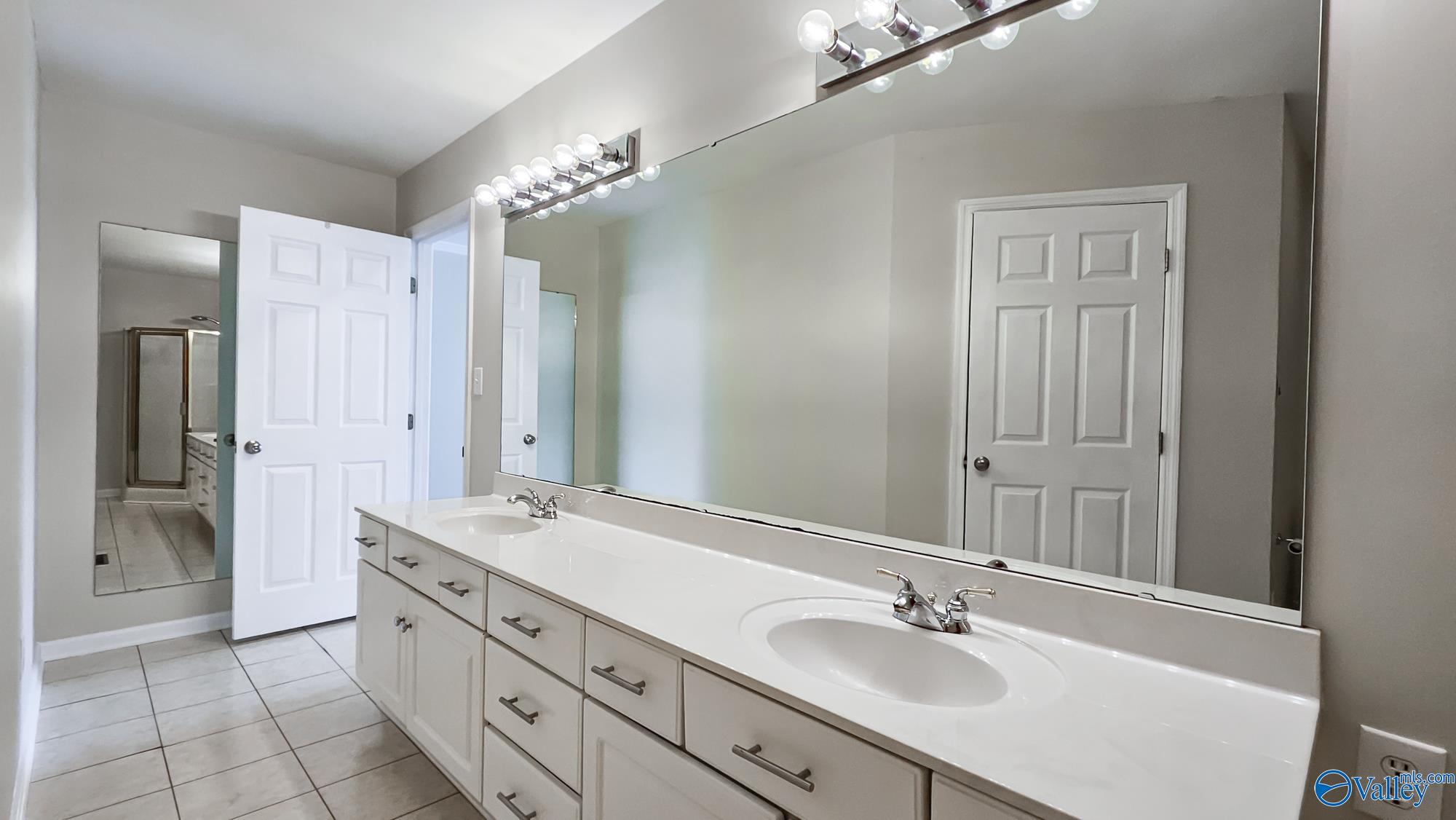 9568 Hawkins Drive, Athens, Alabama image 15