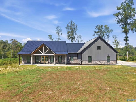 Homes For Sale - 2005 Aldridge Gap Road<br/> Guntersville, AL 35976