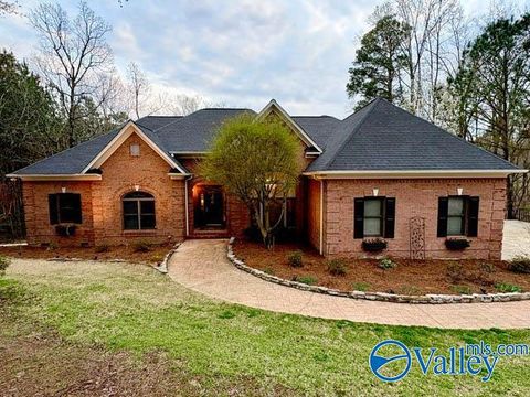Homes For Sale - 233 Fairway Drive<br/> Cullman, AL 35057