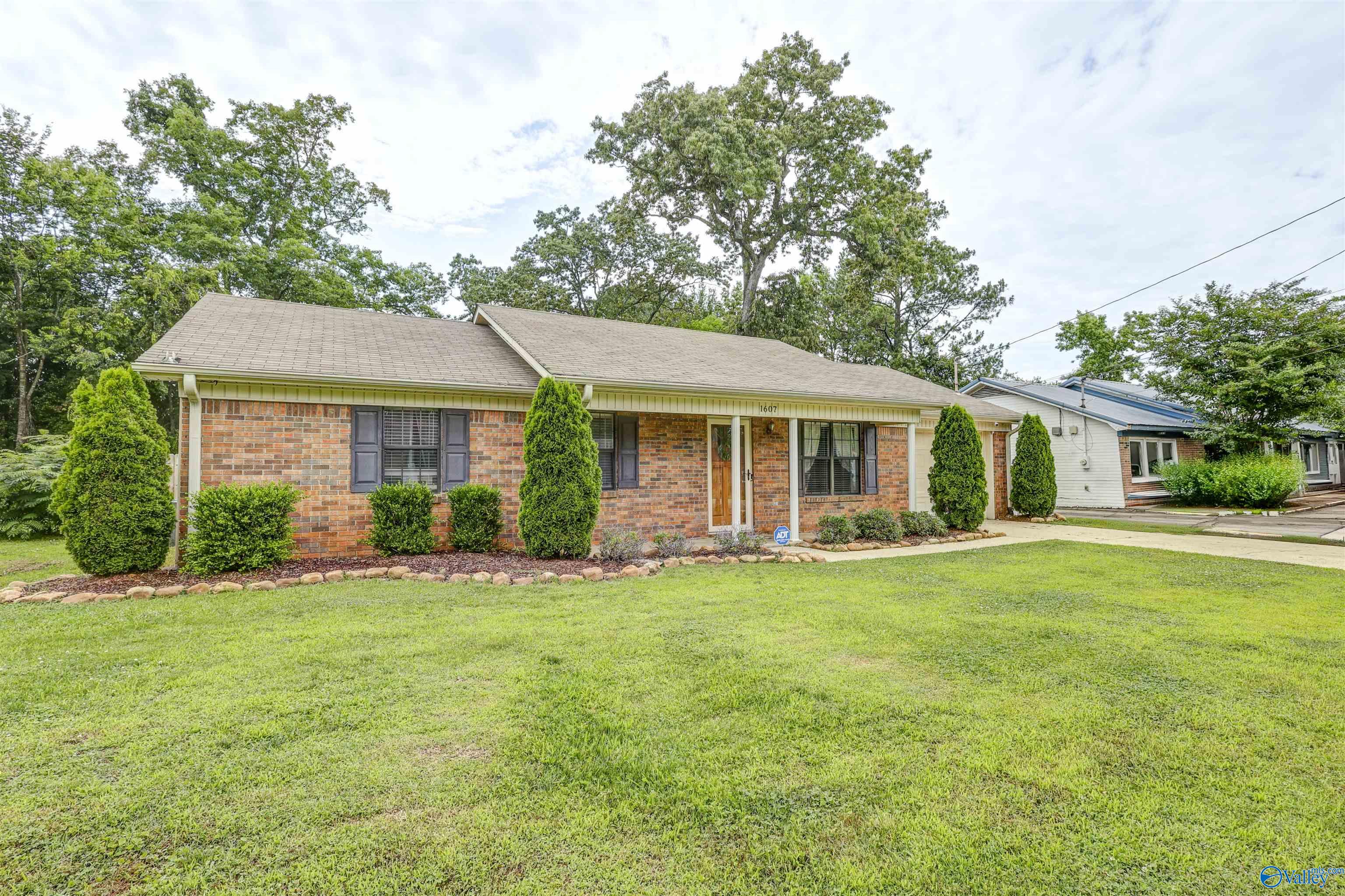 1607 Saginaw Lane, Decatur, Alabama image 2