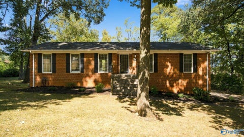 Homes For Sale - 407 Sherwood Drive<br/> Huntsville, AL 35802