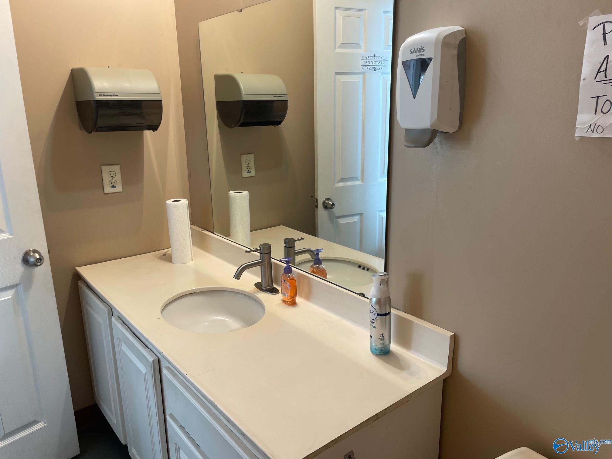 Owens Cross Roads, Alabama 35763, United States, ,3 BathroomsBathrooms,Commercial,Active,191606