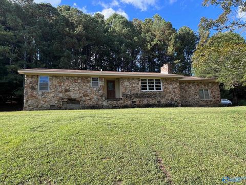 Homes For Sale - 113 Pick Drive<br/> Scottsboro, AL 35769