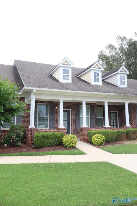 Townhouse For Rent - 5 Atherton Circle<br/> Huntsville, AL 35824