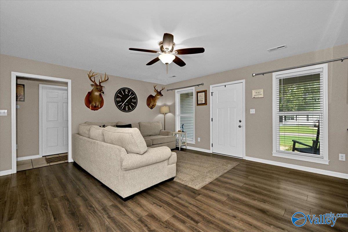 212 Lindsey Lane SW