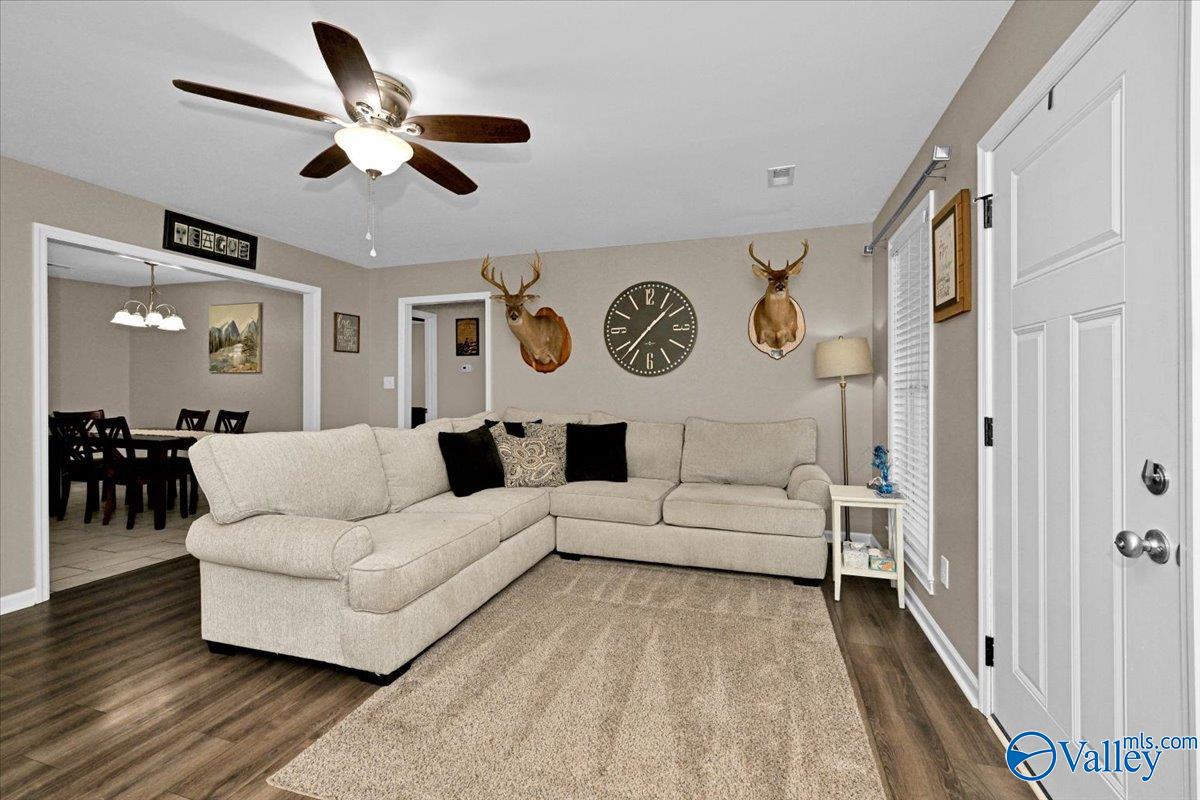 212 Lindsey Lane SW