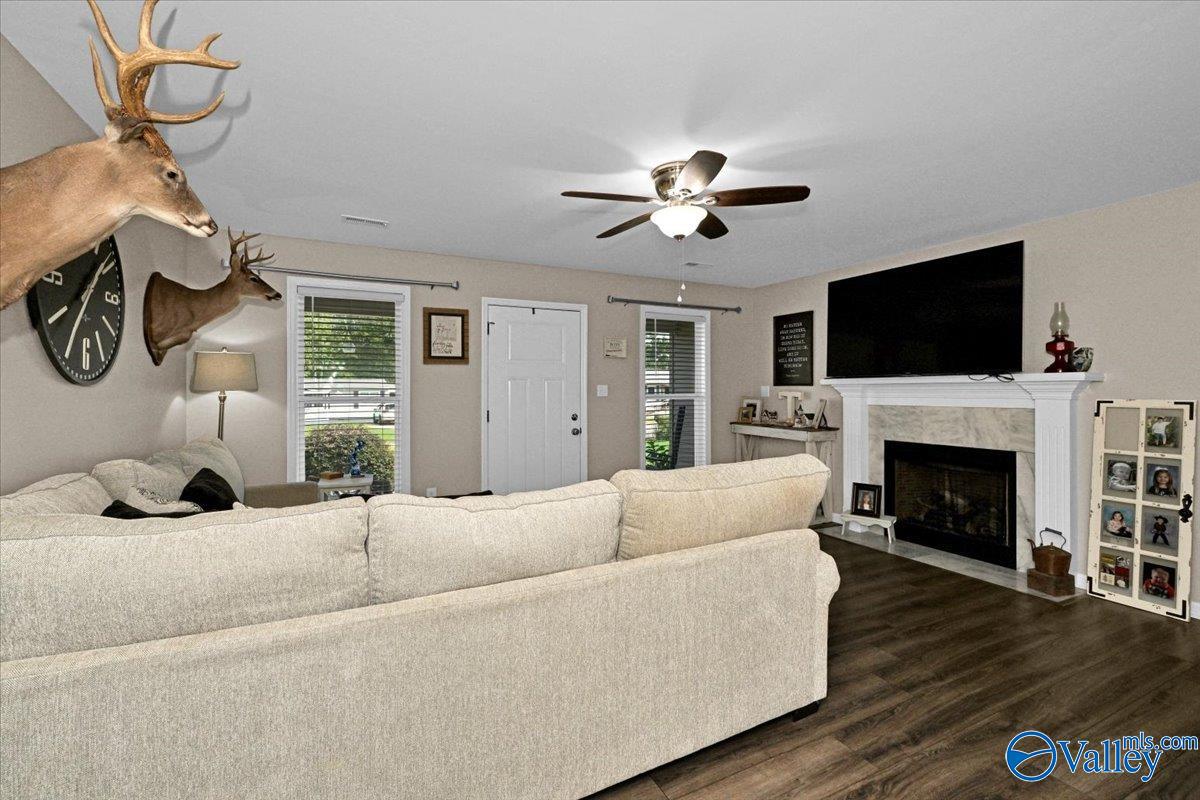 212 Lindsey Lane SW