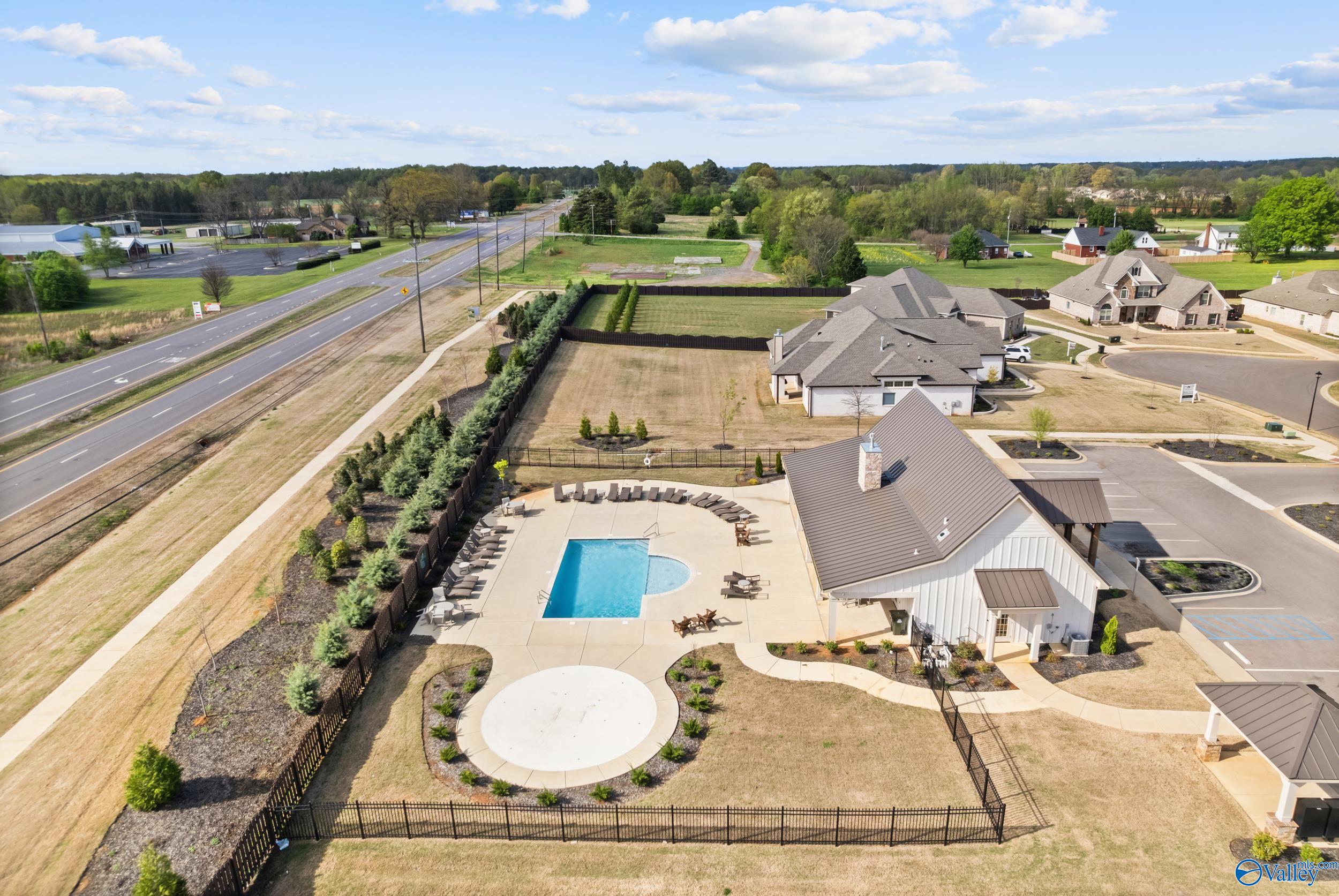 13841 Front Nine Drive, Athens, Alabama image 9
