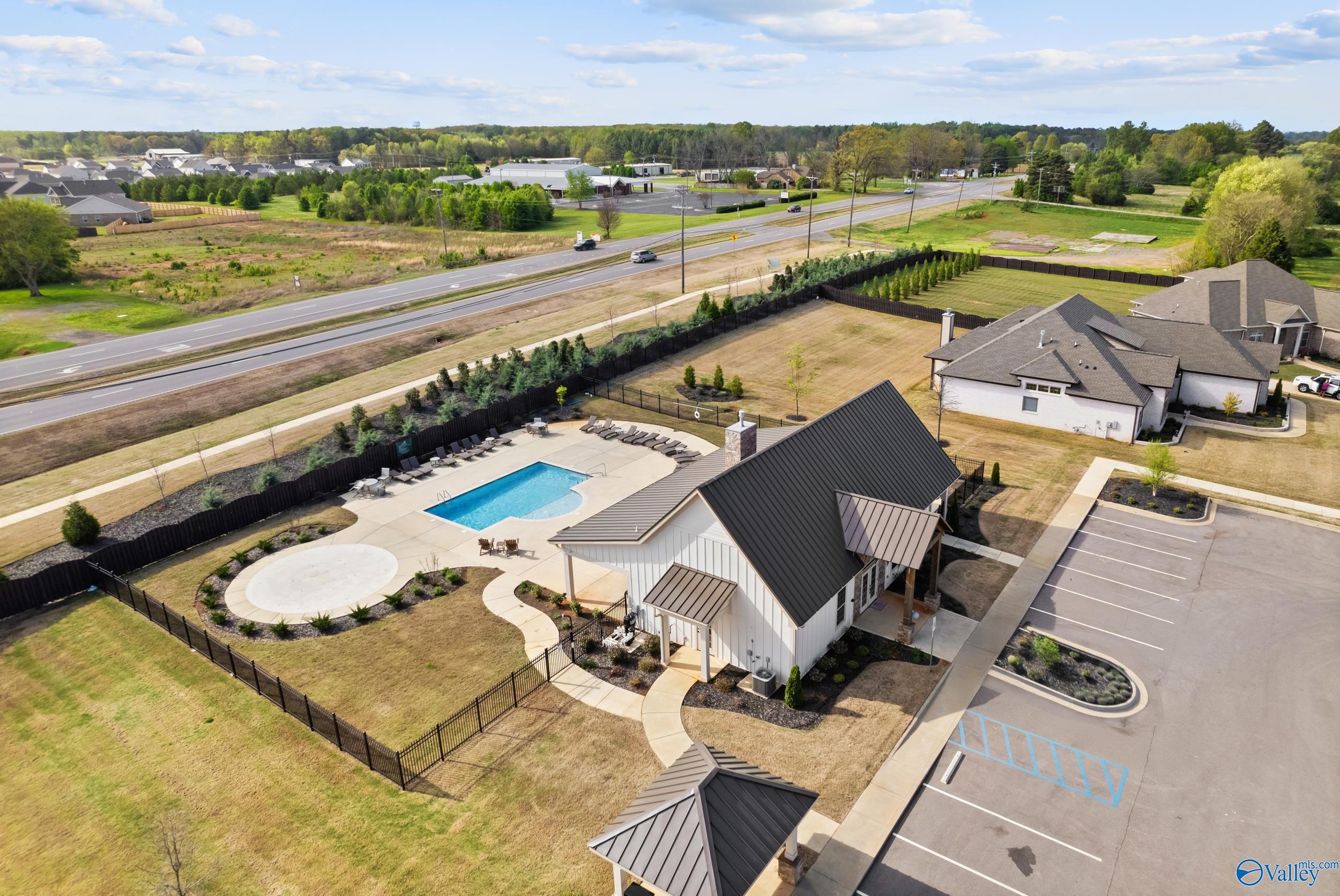 13841 Front Nine Drive, Athens, Alabama image 8