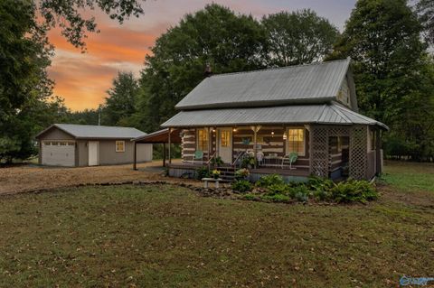Photo of 592 County Road 184, Gurley, AL 35748 (MLS # 21902261) Photo of 592 County Road 184, Gurley, AL 35748 (MLS # 21902261)