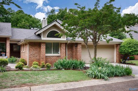 Photo of 2024 Fairway Hills Drive, Huntsville, AL 35802 (MLS # 21917049)