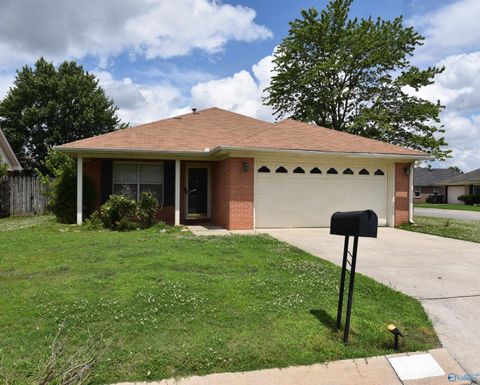 Photo of 1210 Palisade Court SW, Decatur, AL 35603 (MLS # 21919395)