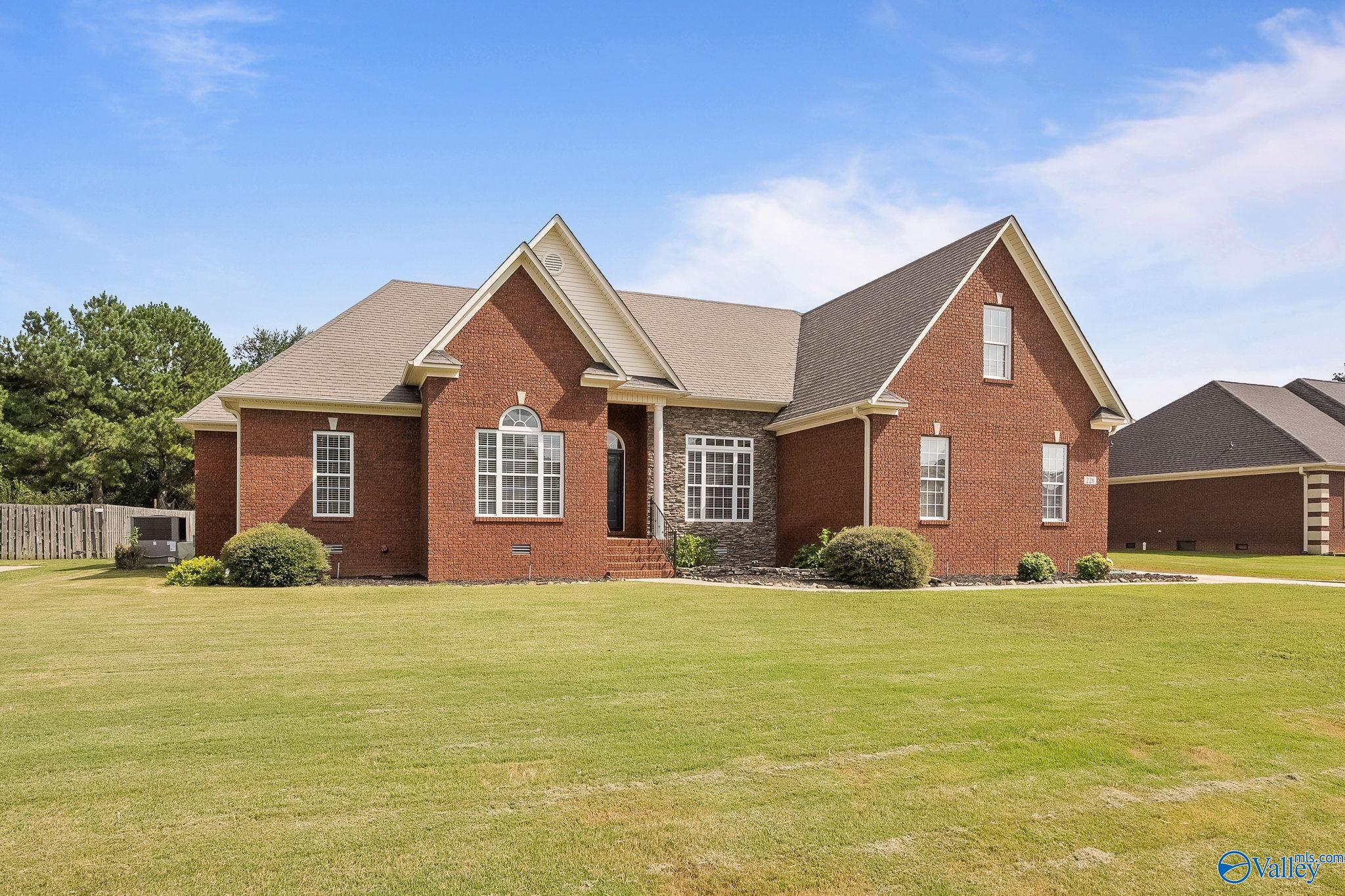 226 Twin Lakes Drive, New Market, Alabama image 1