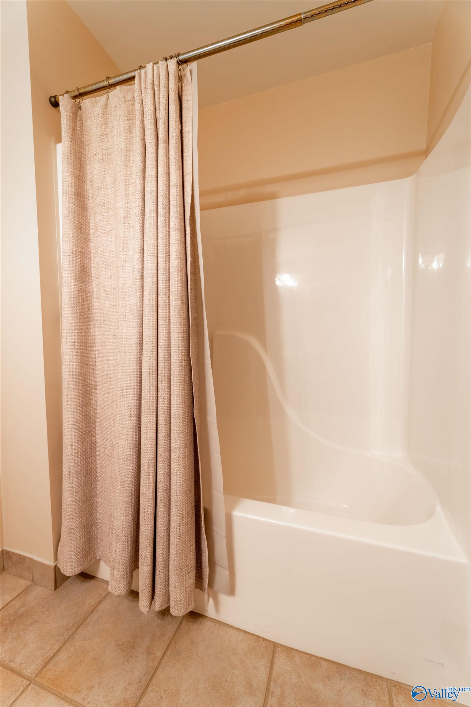 7038 Val Monte Drive #208, Guntersville, Alabama image 33