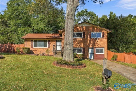 Homes For Sale - 3203 Sweetbriar Road<br/> Huntsville, AL 35810