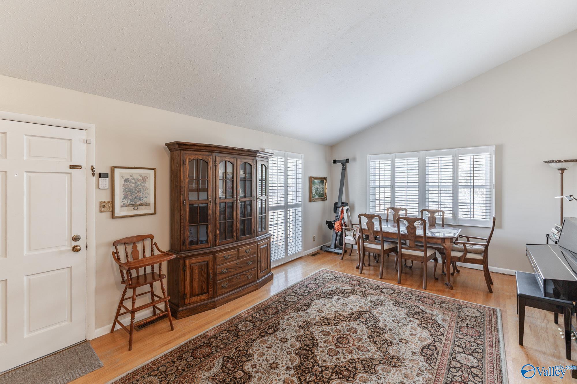 10013 Westleigh Drive SE