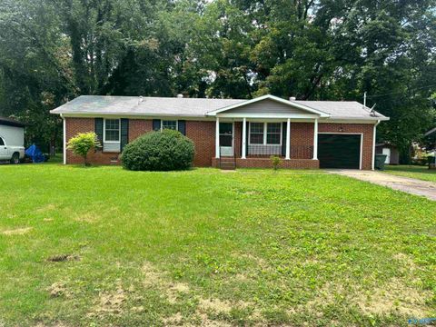 Homes For Sale - 3013 Greenhill Drive<br/> Huntsville, AL 35810